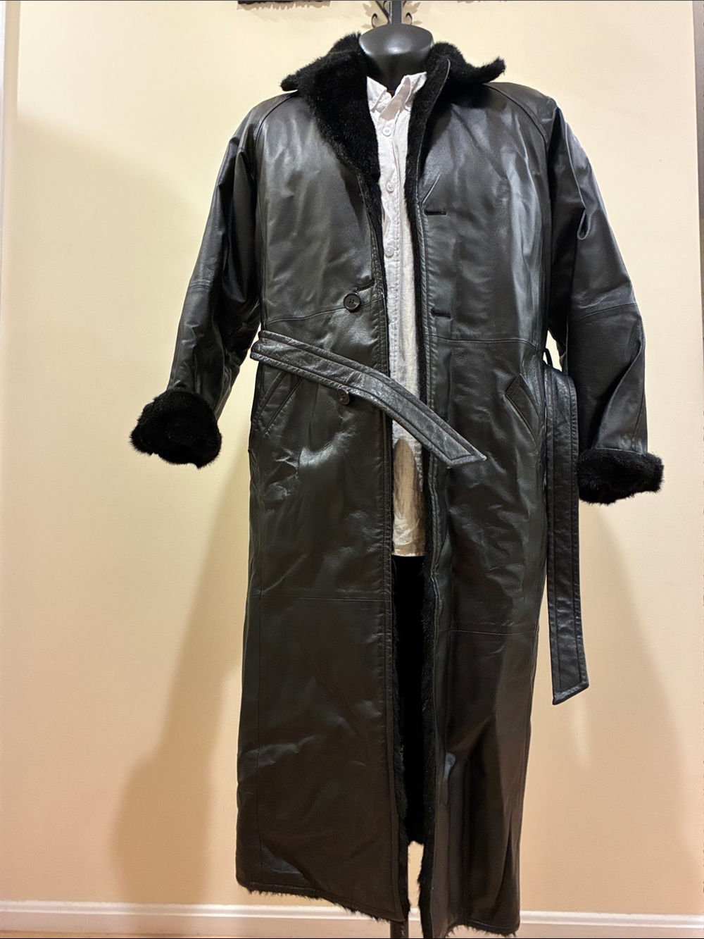 Men’s REVERSIBLE BLACK LEATHER & faux mink FUR long belted coat small excellent